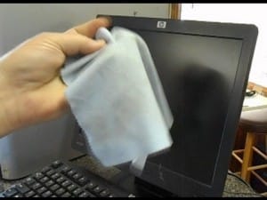 laptop-screen-cleaning-image-from-youtubedotcom